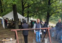 Mâncăruri tradiționale gătite la ceaun, în deal la Mușetești