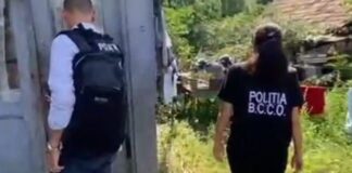 Femeia acuzată că și-a pus fiica de 13 ani să întrețină relații sexuale cu fostul învățător al fetei, în vârstă de 71 de ani, trimisă în judecată alături de pensionar