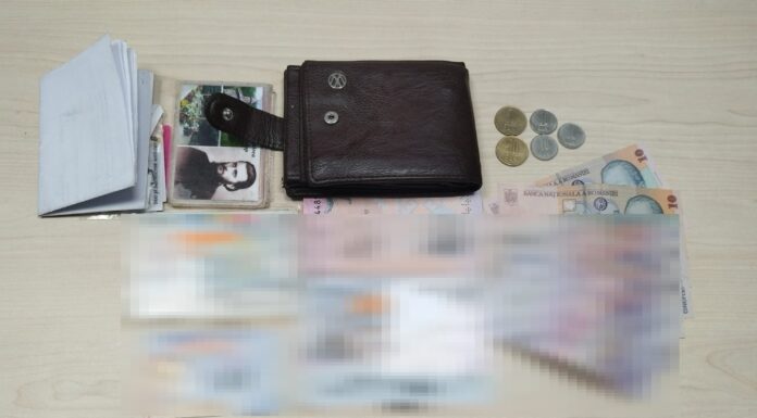 Târgu Jiu: Portofel cu acte și bani, restituit proprietarului de polițiștii locali