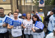 Profesorii, păcăliți din nou! Banii câștigați în instanță, amânați pentru 2026. „Erau deja în conturi”