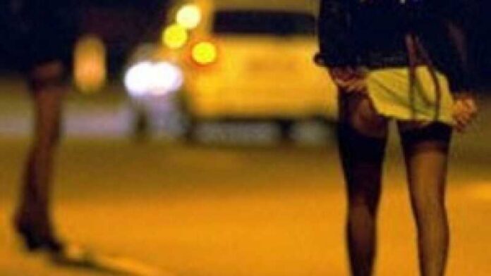 VIDEO: A sunat la 112, după ce a chemat acasă două dame de companie cu care voia sa se iubească