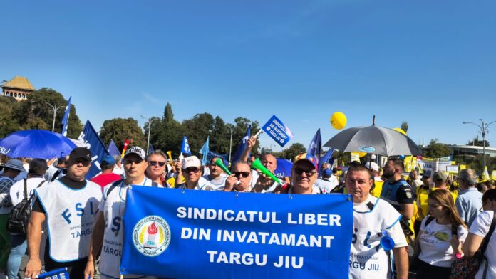 Sindicaliști gorjeni protestează la București împotriva măsurilor de austeritate