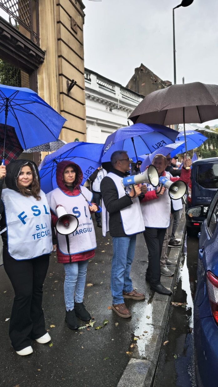 Profesorii din Gorj, protest la București: „În Educație e cod roșu din iunie”