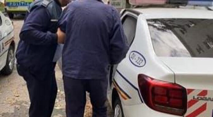 Septuagenar reținut după ce i-a furat banii soției