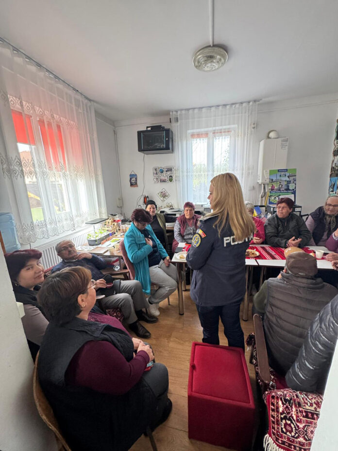 Seniorii din Vladimir, învățați de polițiști cum să evite înșelăciunile
