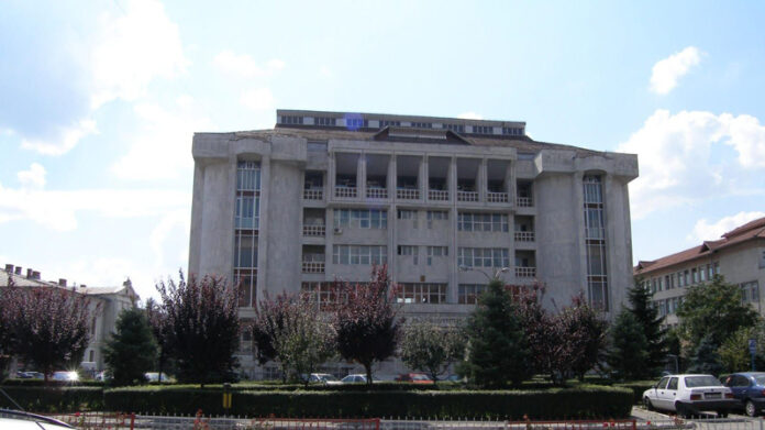 Veste bună de la judecători pentru frații din Hurezani, care și-au bătut vecinul cu o coadă de topor