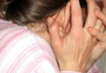 Scandal într-o familie din Padeș: Un bărbat și-a amenințat cu moartea soția și fiica