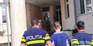 Adolescentul acuzat că și-a înjunghiat mortal bunica, trimis în judecată