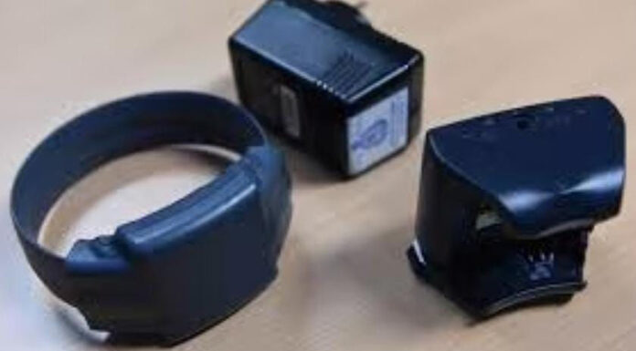 Reținut după ce și-a distrus brățara de monitorizare electronica