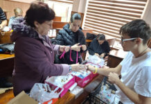 Rovinari: Elevi și profesori – voluntarii care au creat cadouri pentru persoanele vulnerabile, de sărbători