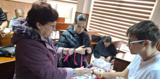 Rovinari: Elevi și profesori – voluntarii care au creat cadouri pentru persoanele vulnerabile, de sărbători