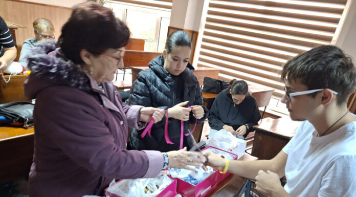 Rovinari: Elevi și profesori – voluntarii care au creat cadouri pentru persoanele vulnerabile, de sărbători