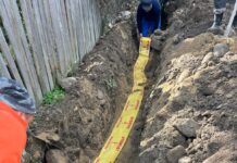 Avansează lucrările la infrastructura de apă și canalizare dintr-un oraș din Gorj