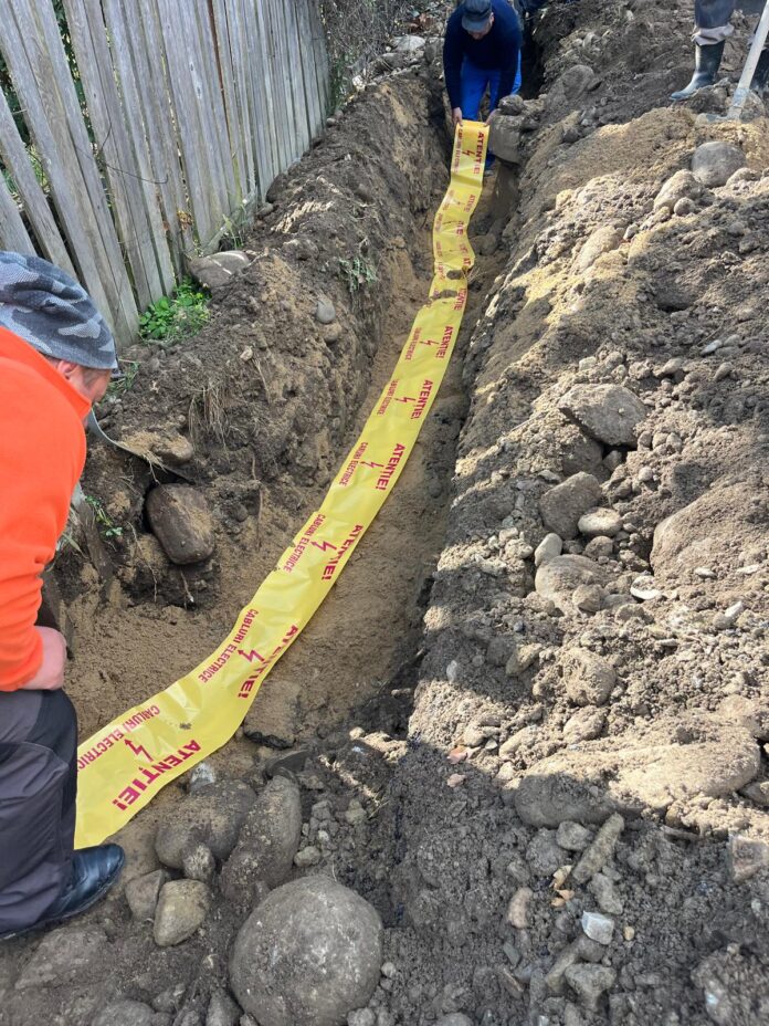 Avansează lucrările la infrastructura de apă și canalizare dintr-un oraș din Gorj