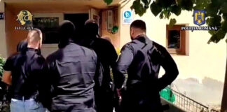 Hotărâre definitivă pentru femeia acuzată că și-a pus fiica de 13 ani să întrețină relații sexuale cu fostul învățător în vârstă de 71 de ani