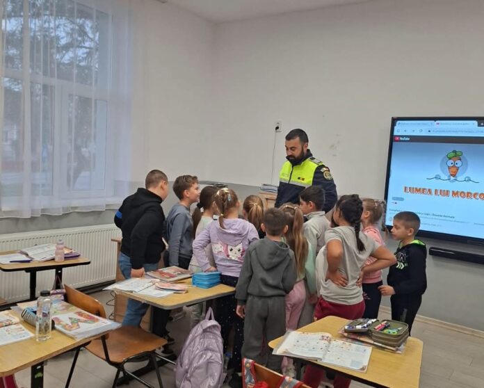 FOTO: Poliția, în acțiune la o școală din Tismana