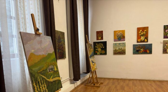 Expoziția „Șoapte de toamnă” s-a deschis la Muzeul Județean Gorj