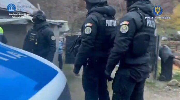 VIDEO: Percheziții în comuna Polovragi! Doi bărbați au ajuns în arest