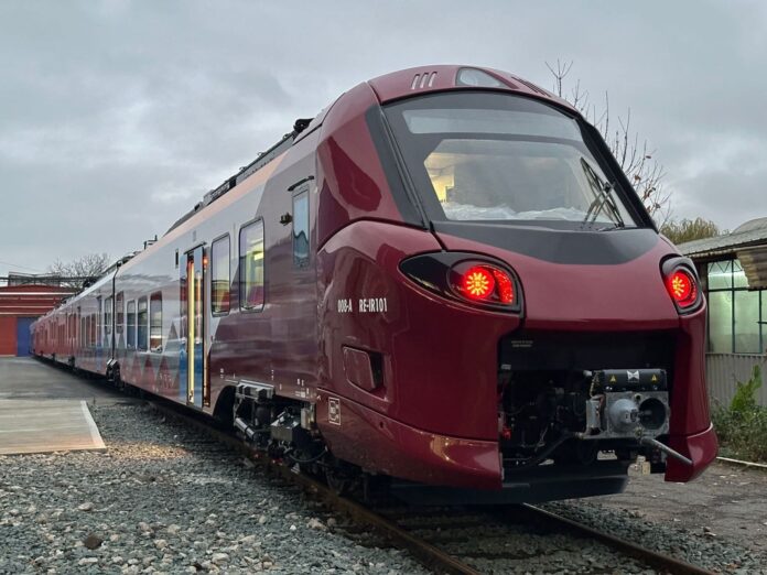 Pas important pentru transportul feroviar. Alstom finalizează recepția unei noi rame care va lega Bucureștiul de Târgu Jiu