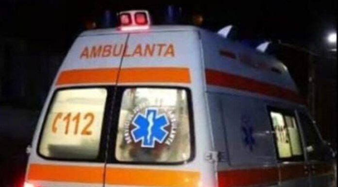 Pieton care mergea pe carosabil, lovit de o mașină condusă de un bărbat de 76 de ani