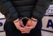 Reținut după ce și-a bătut vecina