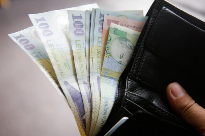 Profesorii și medicii, exceptați de la cumulul pensiei cu salariul