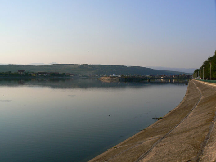 Lacul care asigură apa de răcire a Termocentralei Rovinari, decolmatat