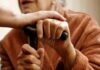 Zeci de seniori din Oltenia au cerut sprijin prin Telefonul Vârstnicului
