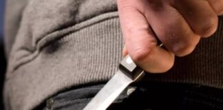 Alergată prin curte cu briceagul. Soț violent, evacuat din locuință