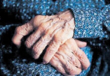 Reținut după ce și-a bătut bunica