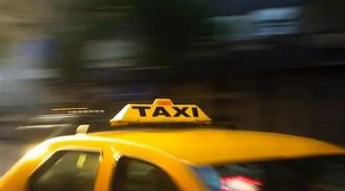 Târgujian cercetat după ce a furat telefonul unui taximetrist, în timpul cursei