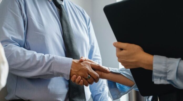 Eleganță fără efort: cum alegi cămașa potrivită pentru orice ocazie