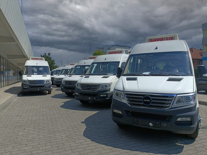 Încă 5 microbuze electrice pentru elevii din Gorj