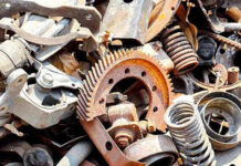 Cercetați pentru evaziune fiscală, după ce au vândut fier vechi