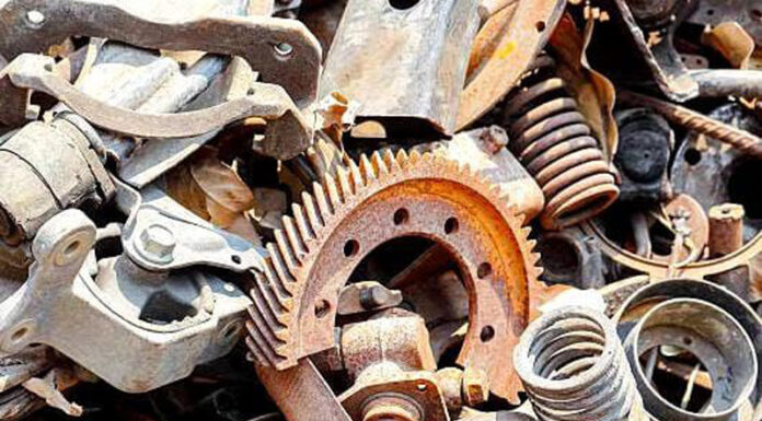 Cercetați pentru evaziune fiscală, după ce au vândut fier vechi