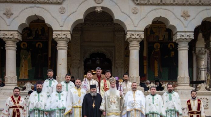 Preasfinţitul Părinte Nicodim a oficiat Sfânta Liturghie la Praznicul «Intrarea în Biserică a Maicii Domnului», de la Mănăstirea Lainici – ,,Maica Domnului se roagă în Biserică, prin cuvintele iubitului său Fiu, aşa cum Sfântul Irodion şi Sfântul Visarion se roagă cu împătimire, până la îndumnezeire”!