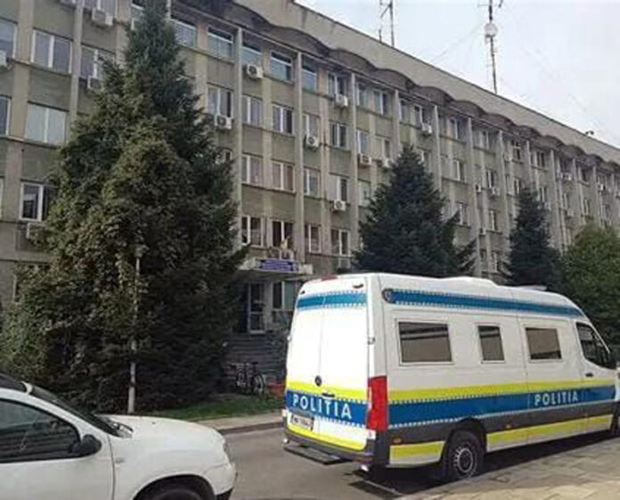 Doi bărbați din Târgu-Jiu, reținuți după ce au intrat în curtea vecinului și l-au amenințat