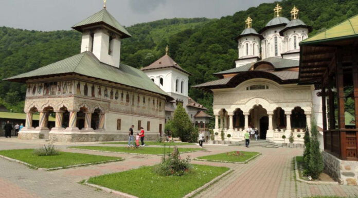 Primele sărbători din postul Naşterii Domnului pentru credincioşii din eparhia Olteniei