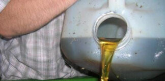 Riscă să ajungă după gratii pentru câțiva litri de motorină