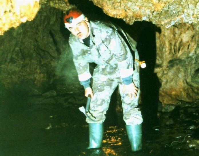 Repere autumnale – Curiozități naționale și minerale rare în Peștera Muierilor din nordul Gorjului