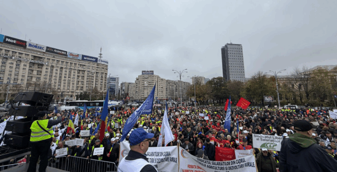 Mii de angajați, revoltă la Guvern și opt ministere