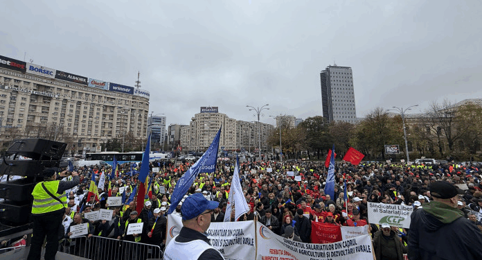 Mii de angajați, revoltă la Guvern și opt ministere