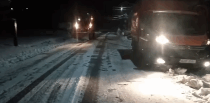 Ninsoare la Rânca. Intervin utilajele pe DN 67C