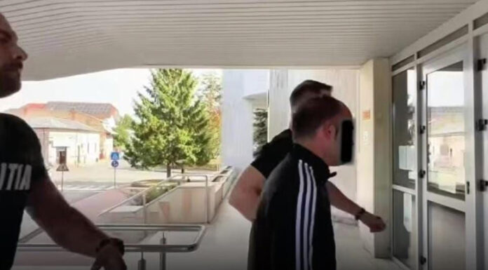 Procesul bărbatului trimis în judecată după ce s-ar fi dat drept polițist, judecător și avocat, amânat pentru la anul