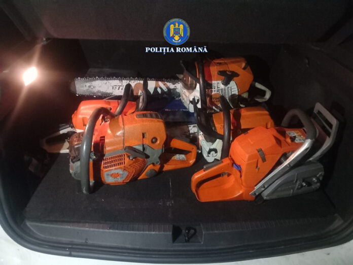 VIDEO: Reținuți după ce au furat șapte drujbe