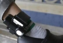 Bătrân din Fărcășești, monitorizat cu brățară electronică după ce și-a bătut soția cu 30 de ani mai tânără