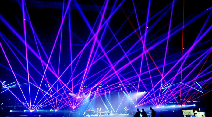 Târgu Jiu: Spectacol de lasere și căsătorii la Poarta Sărutului, de Revelion