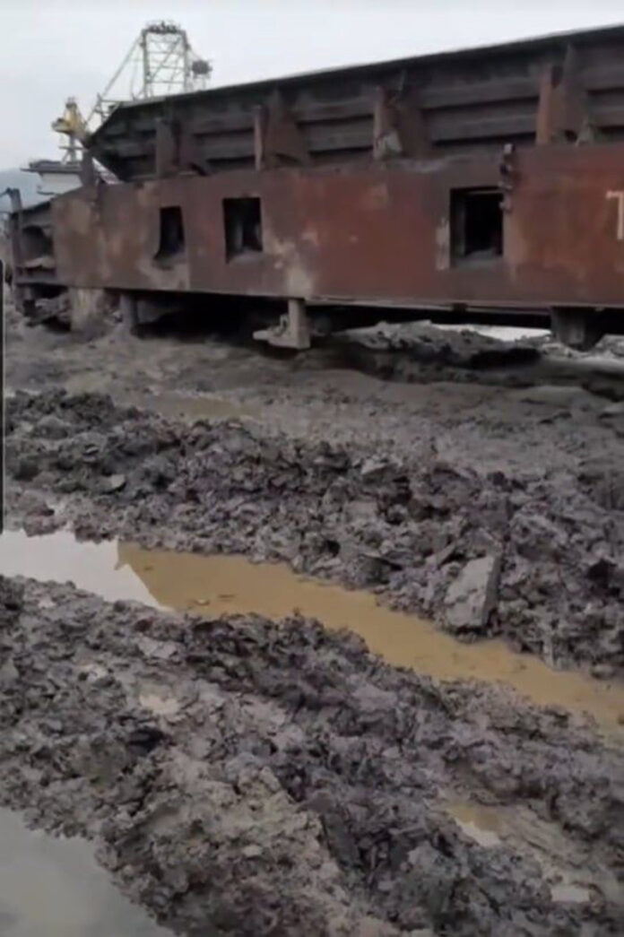 Cărbune din mocirlă! Minerii acuză condiții groaznice de muncă în carierele CEO! Aproape 10 milioane de euro pentru amenajarea drumurilor din cariere!