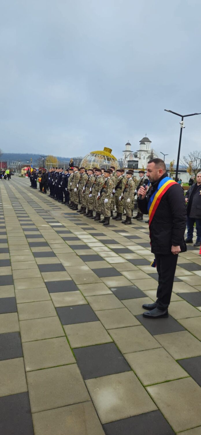Defilare istorică la Rovinari! Armata a mărșăluit pentru prima dată în cei 44 de ani de existență ai orașului