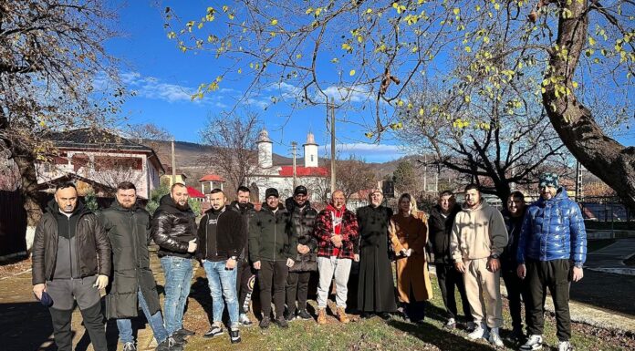 Deținuții de la Penitenciarul Târgu Jiu au dus daruri vârstnicilor de la Dobrița